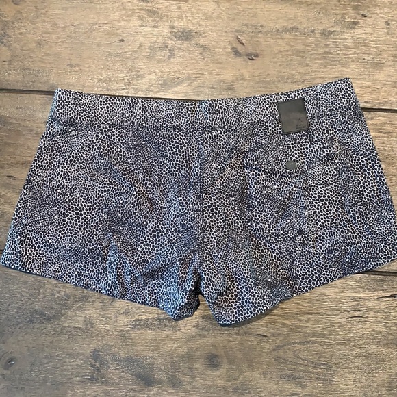 Burton shorts - Picture 2 of 2